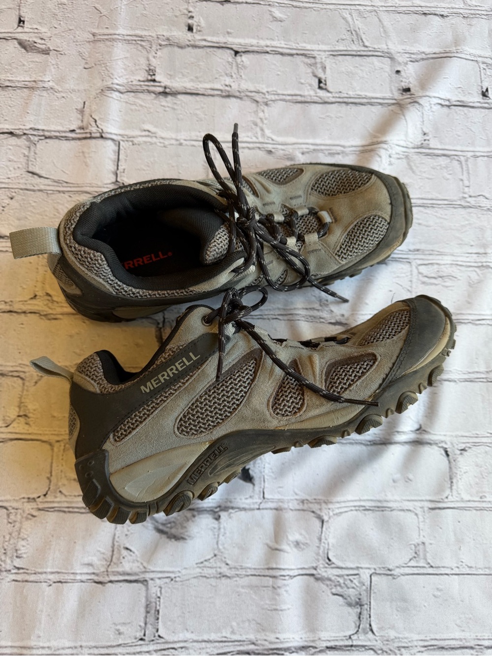 Men's Merrill Low Top Hiking Boots Size 10.5 Outdoor  Walking Gorpcore J31277